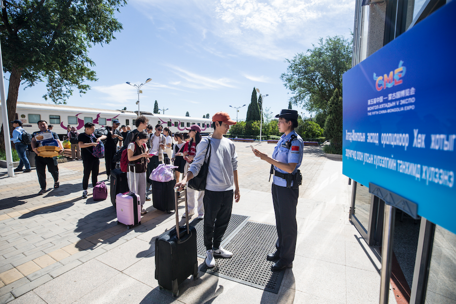 二連浩特邊檢站保障第五屆中蒙博覽會客商高效通關(guān)