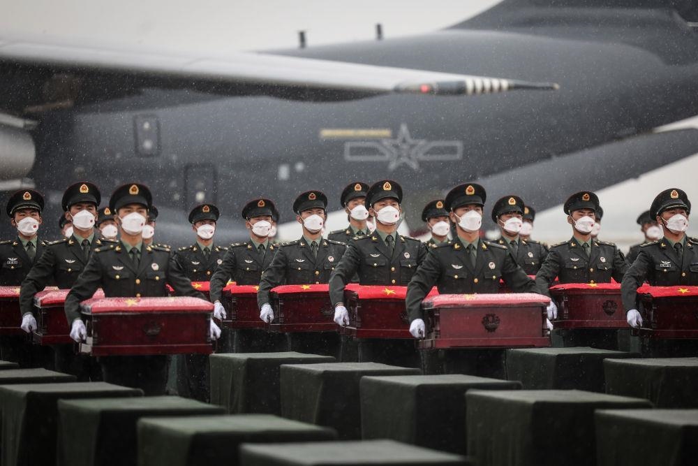 △2022年9月16日，載運(yùn)著88位在韓中國(guó)人民志愿軍烈士遺骸及837件遺物的空軍專(zhuān)機(jī)降落在沈陽(yáng)桃仙國(guó)際機(jī)場(chǎng)，英雄們回到祖國(guó)懷抱。
