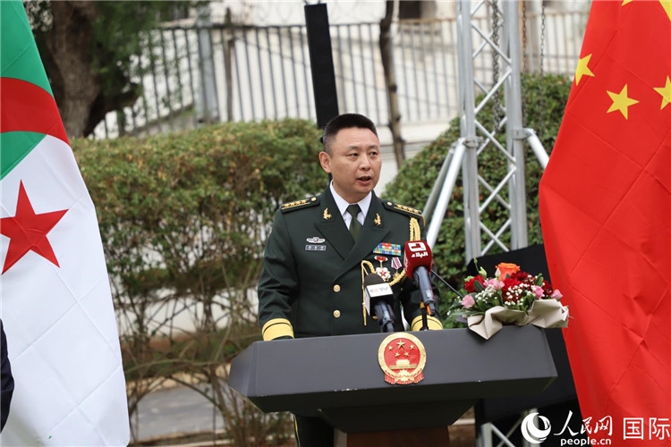 圖為胡璽鈞武官致辭。人民網(wǎng)記者 王傳寶攝