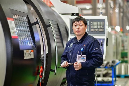 孫明在數(shù)控機床生產(chǎn)車間。航空工業(yè)沈飛供圖