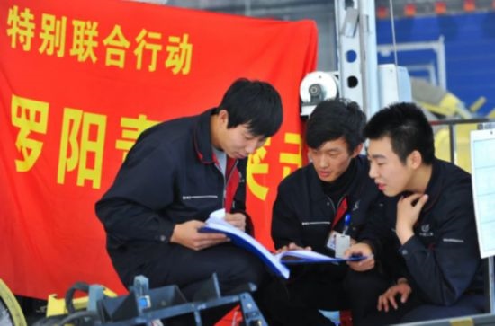 在工作中的“羅陽青年突擊隊”隊員。航空工業(yè)沈飛供圖