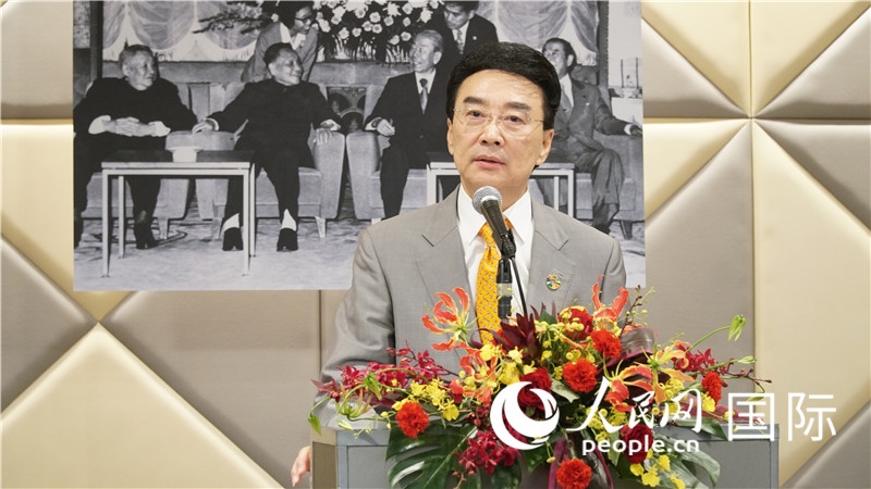 在日中國企業(yè)協(xié)會會長王家馴致祝酒詞。人民網(wǎng) 蔣曉辰攝