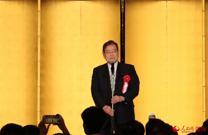 日中協(xié)會(huì)會(huì)長(zhǎng)野田毅致祝酒辭。人民網(wǎng) 許可攝