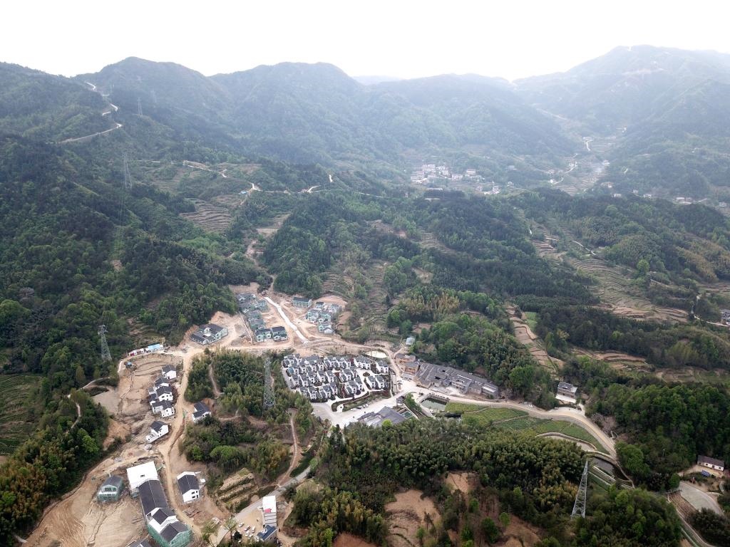 這是2020年4月16日拍攝的金寨縣大灣村村民新居（無人機(jī)照片）。新華社記者劉軍喜攝