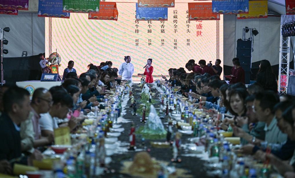 西藏味道美食體驗(yàn)周活動(dòng)現(xiàn)場。新華社記者晉美多吉 攝