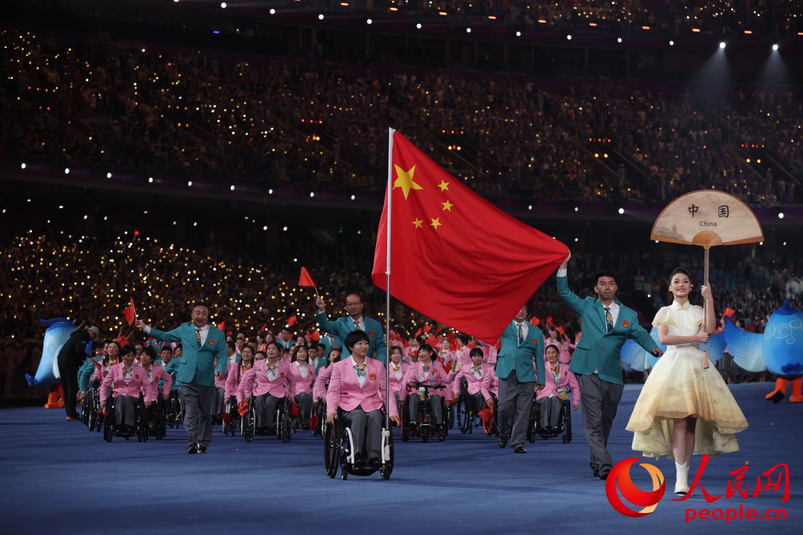 開幕式上，中國體育代表團入場。人民網(wǎng) 周靜圓攝
