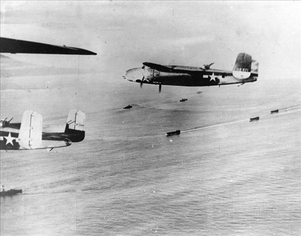 1942年4月18日，美國航空母艦甲板上B－25解放式轟炸機起飛轟炸東京工業(yè)區(qū)域，此為日本首次受盟軍之進攻。