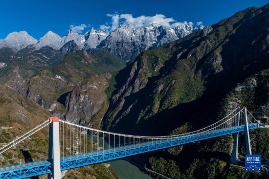 11月25日拍攝的麗香鐵路金沙江特大橋（無人機(jī)照片）。