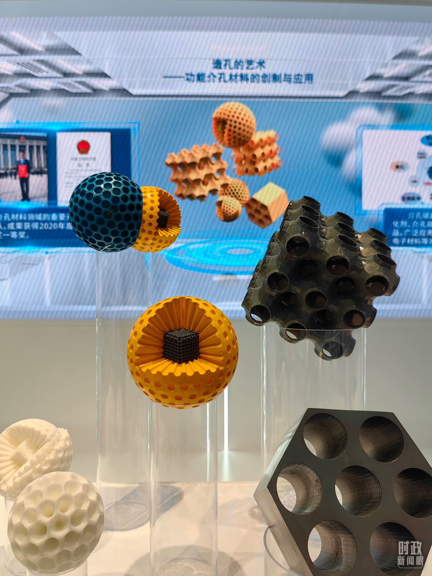 △上?？萍紕?chuàng)新成果展。（總臺(tái)央視記者段德文拍攝）