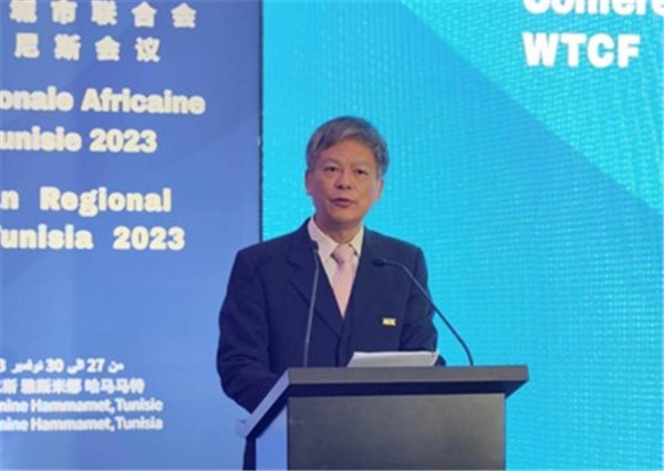 2023世界旅游城市聯(lián)合會(huì)非洲區(qū)域突尼斯會(huì)議 世界旅游城市聯(lián)合會(huì)常務(wù)副秘書長李寶春致辭。主辦方供圖