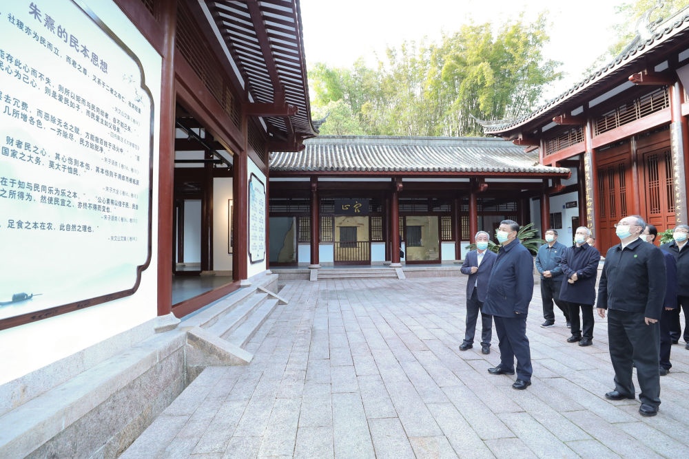 2021年3月22日，習近平在福建省南平武夷山朱熹園，了解朱熹生平及理學研究等情況。新華社記者 鞠鵬 攝