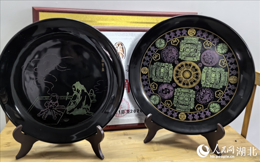 壩漆工藝品。人民網(wǎng)記者 周雯攝