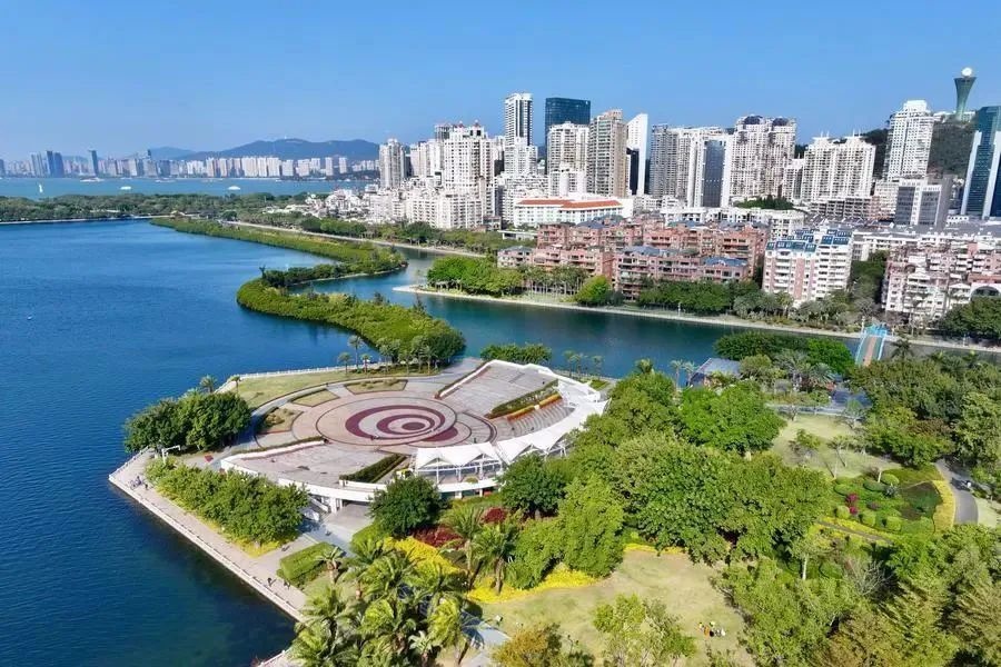 △1月24日，廈門筼筜湖白鷺洲公園及周邊城市景觀。