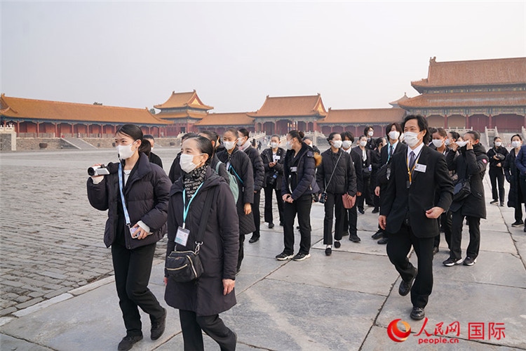 松山芭蕾舞團青年代表團在故宮參觀。人民網(wǎng)記者 張麗婭攝