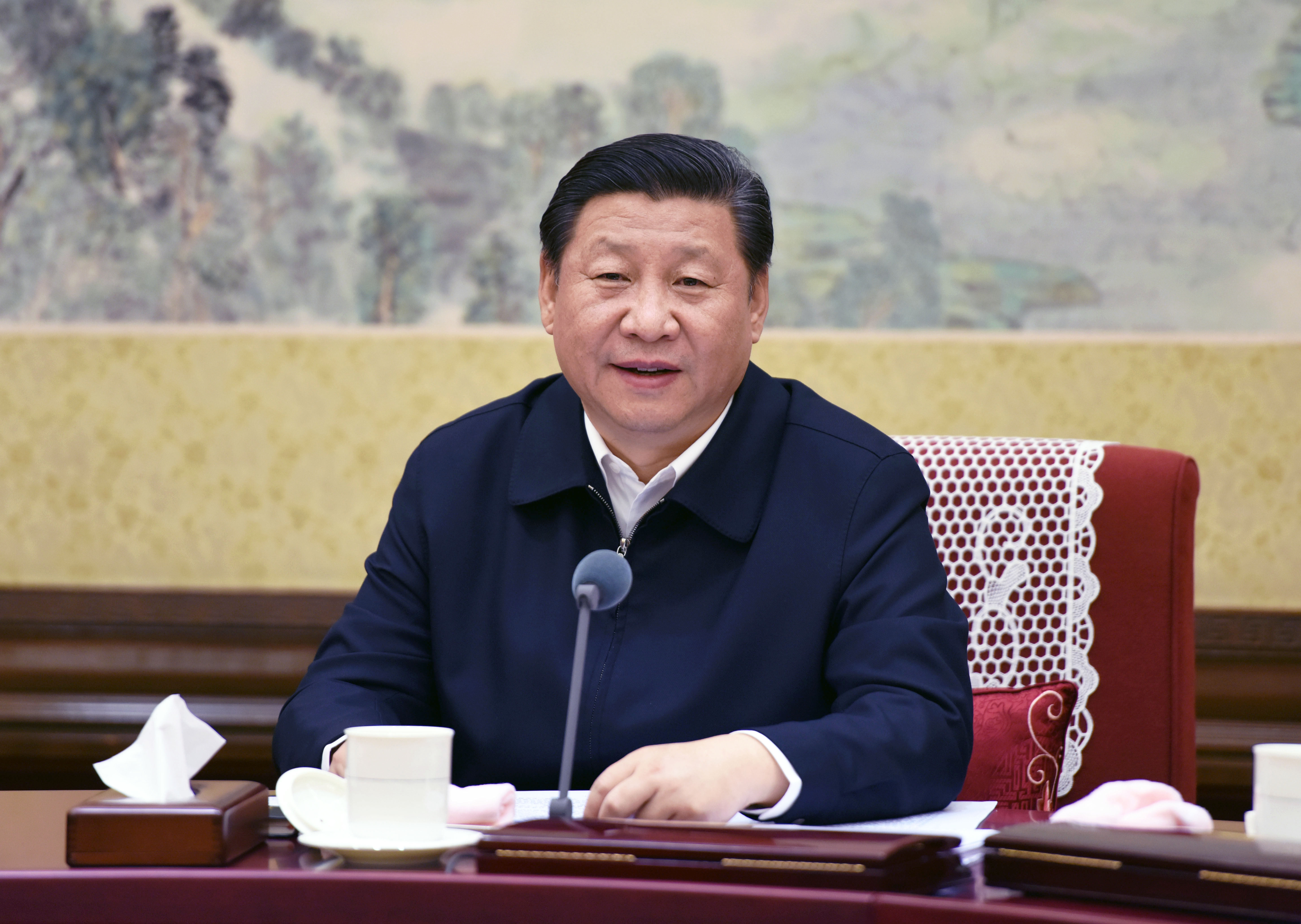 △ 2015年12月28日至29日，中共中央政治局召開專題民主生活會(huì)，對(duì)照檢查踐行“三嚴(yán)三實(shí)”情況，討論研究加強(qiáng)黨風(fēng)廉政建設(shè)措施。習(xí)近平總書記主持會(huì)議并發(fā)表重要講話。