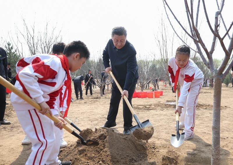 △2024年4月3日，習(xí)近平總書記來到北京市通州區(qū)潞城鎮(zhèn)參加首都義務(wù)植樹活動。