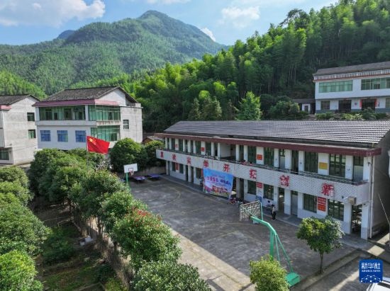 這是5月28日拍攝的湖南省衡陽市衡陽縣岣嶁鄉(xiāng)妙溪小學（無人機照片）。