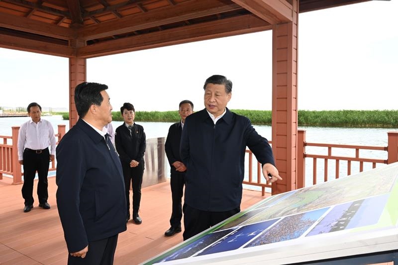 △2023年6月5日，習近平總書記在烏梁素海考察。
