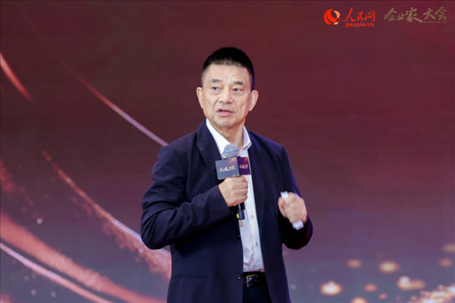 全國(guó)政協(xié)委員、新希望集團(tuán)董事長(zhǎng)劉永好。人民網(wǎng)記者 許維娜攝