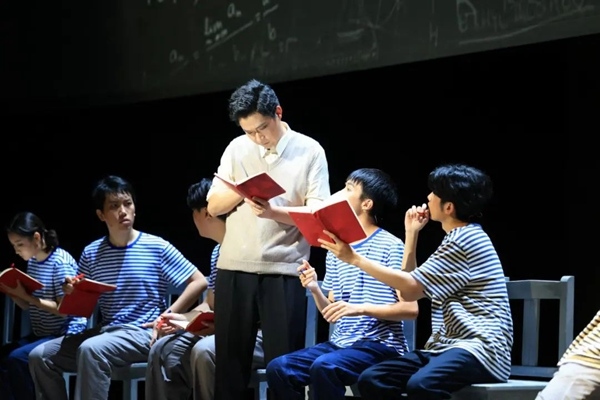 清華大學(xué)原創(chuàng)話劇《馬蘭花開》在國(guó)家大劇院上演。校方供圖