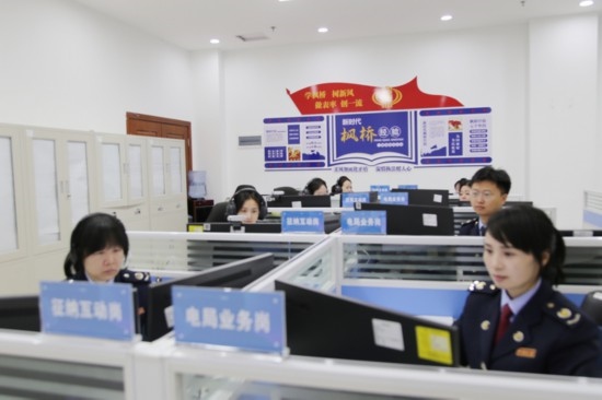 凱里市稅務(wù)局線上集約處理中心。姜潤(rùn)靜攝