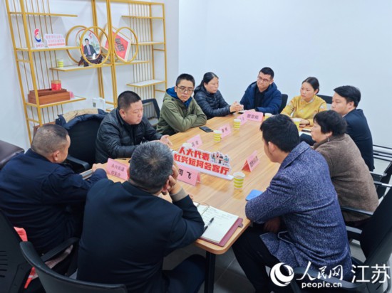 “紅興會(huì)客廳”，一場(chǎng)助企紓困協(xié)調(diào)會(huì)正在進(jìn)行。人民網(wǎng) 徐晨曦?cái)z
