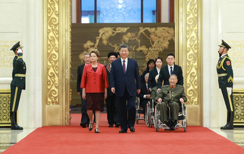 △2024年9月29日，中華人民共和國國家勛章和國家榮譽稱號頒授儀式在北京人民大會堂金色大廳隆重舉行。習近平總書記同國家勛章和國家榮譽稱號獲得者一同步入會場。