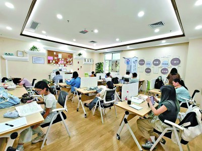 廣東深圳市龍崗區(qū)黨群服務(wù)中心開設(shè)的共享自習(xí)室一景。受訪者供圖