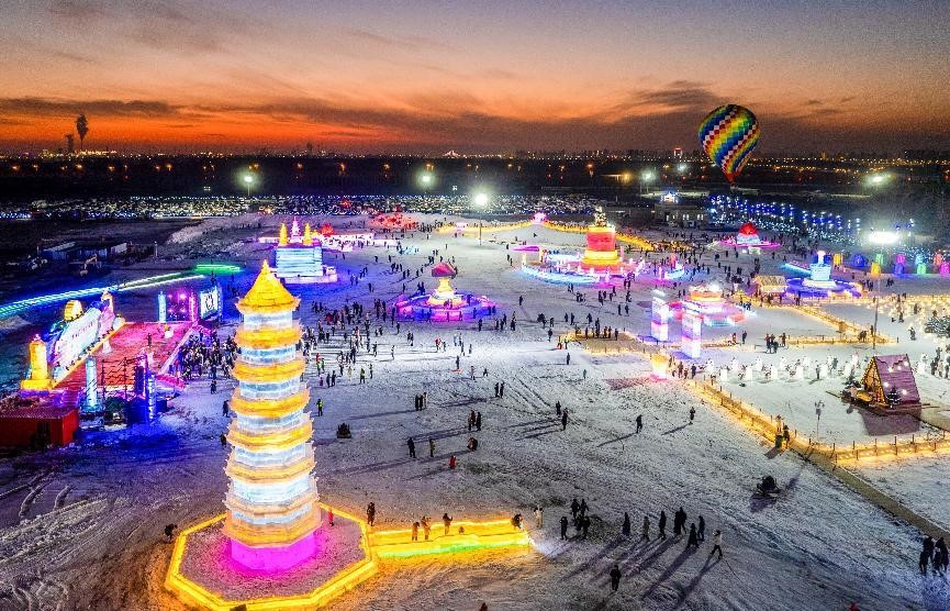 第四屆呼和浩特歡樂冰雪節(jié)活動現(xiàn)場。丁根厚攝