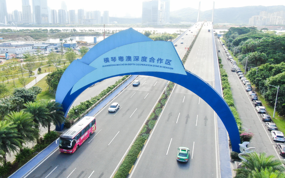 圖為橫琴粵澳深度合作區(qū)標(biāo)志（2024年11月26日攝，無人機照片）。新華社記者 鄧華 攝