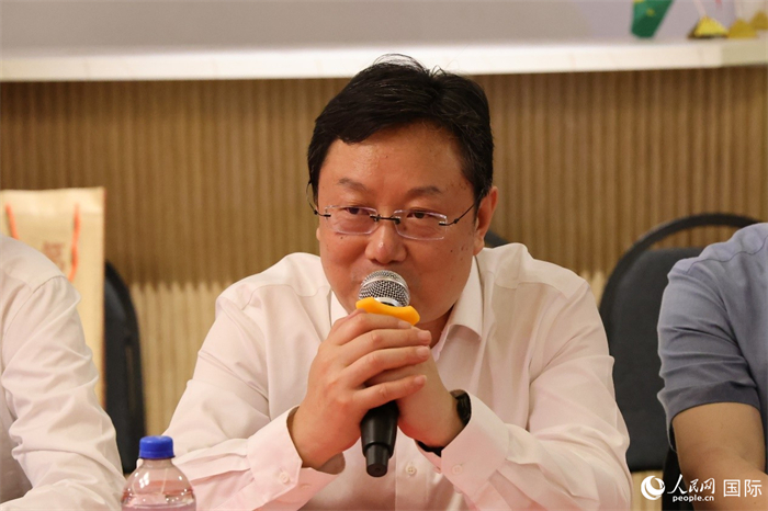 山東省濰坊市副市長狄波在座談會上致辭。人民網(wǎng)記者 陳海琪攝