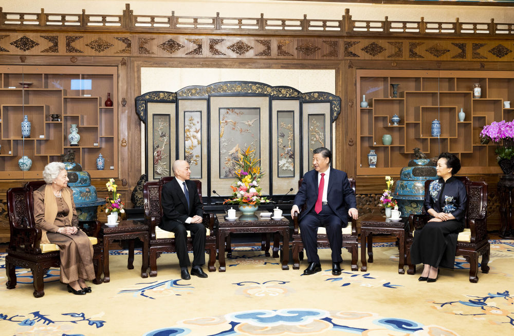 2023年2月24日，國(guó)家主席習(xí)近平和夫人彭麗媛在北京釣魚(yú)臺(tái)國(guó)賓館養(yǎng)源齋親切會(huì)見(jiàn)柬埔寨國(guó)王西哈莫尼和太后莫尼列。