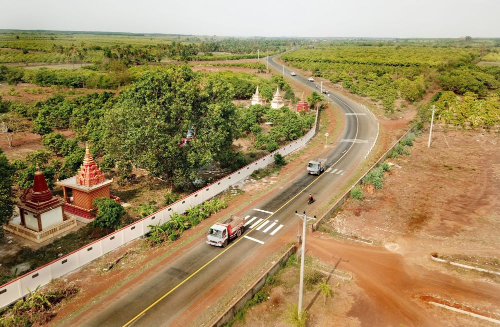 2019年9月3日在柬埔寨磅通省拍攝的中國(guó)援柬鄉(xiāng)村道路項(xiàng)目一期完工道路。