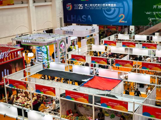 5月16日，第二屆拉薩進(jìn)口商品展覽會(huì)現(xiàn)場(chǎng)。新華社記者潘一景 攝