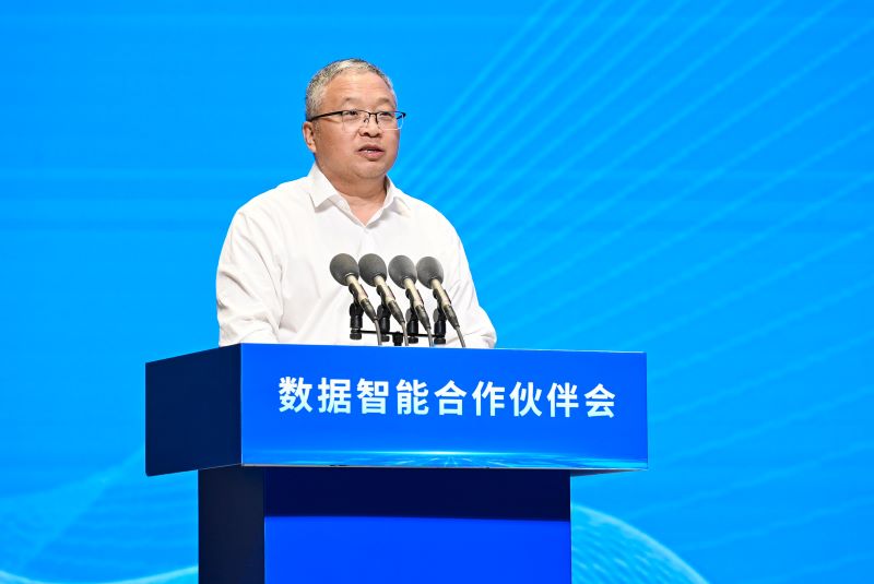 圖為豫資控股集團(tuán)黨委書記、董事長秦建斌。