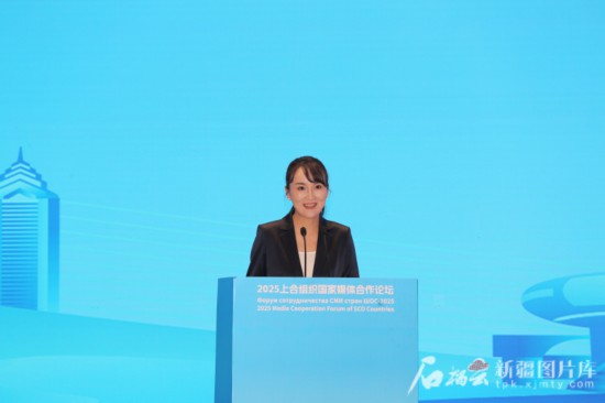 5月23日，在2025上合組織國家媒體合作論壇青年文化交流營活動中，人民日報社記者阿爾達(dá)克·塔巴拉克發(fā)言。石榴云/新疆日報記者 李雄心攝