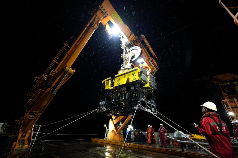 新華全媒+|我國自主研制的6000米級深海無人遙控潛水器“海琴”號在南海成功海試(2)XxjpsgC007309_20250824_PEPFN0A001.jpg