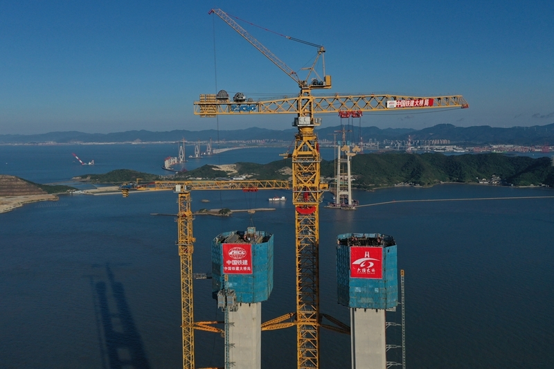 浙江:雙嶼門特大橋東主塔順利封頂(4)XxjpsgC000169_20250906_PEPFN0A001.jpg